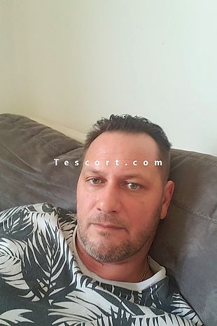 Jim - Escort boy Montargis