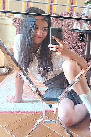 Penelope - Escort girl Versailles
