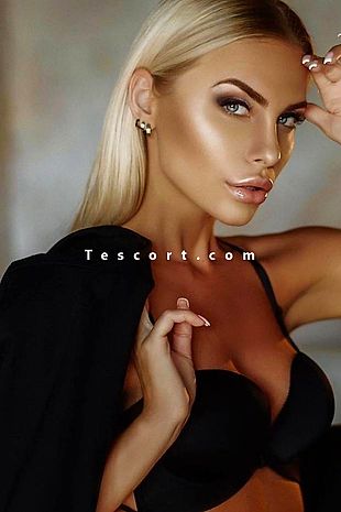 Stella - Girl escort Paris