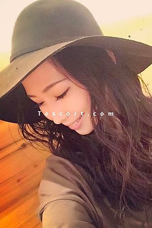 angela - Girl escort Paris