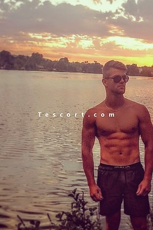 Brexit - Escort boy Nancy