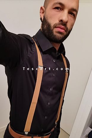 Nixons - Escort boy Paris