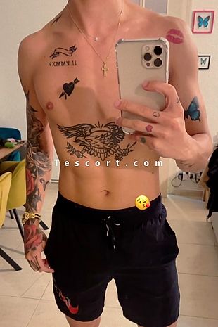Lucca - Male escorts Paris