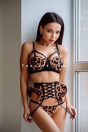 Reya - Escort girl Paris