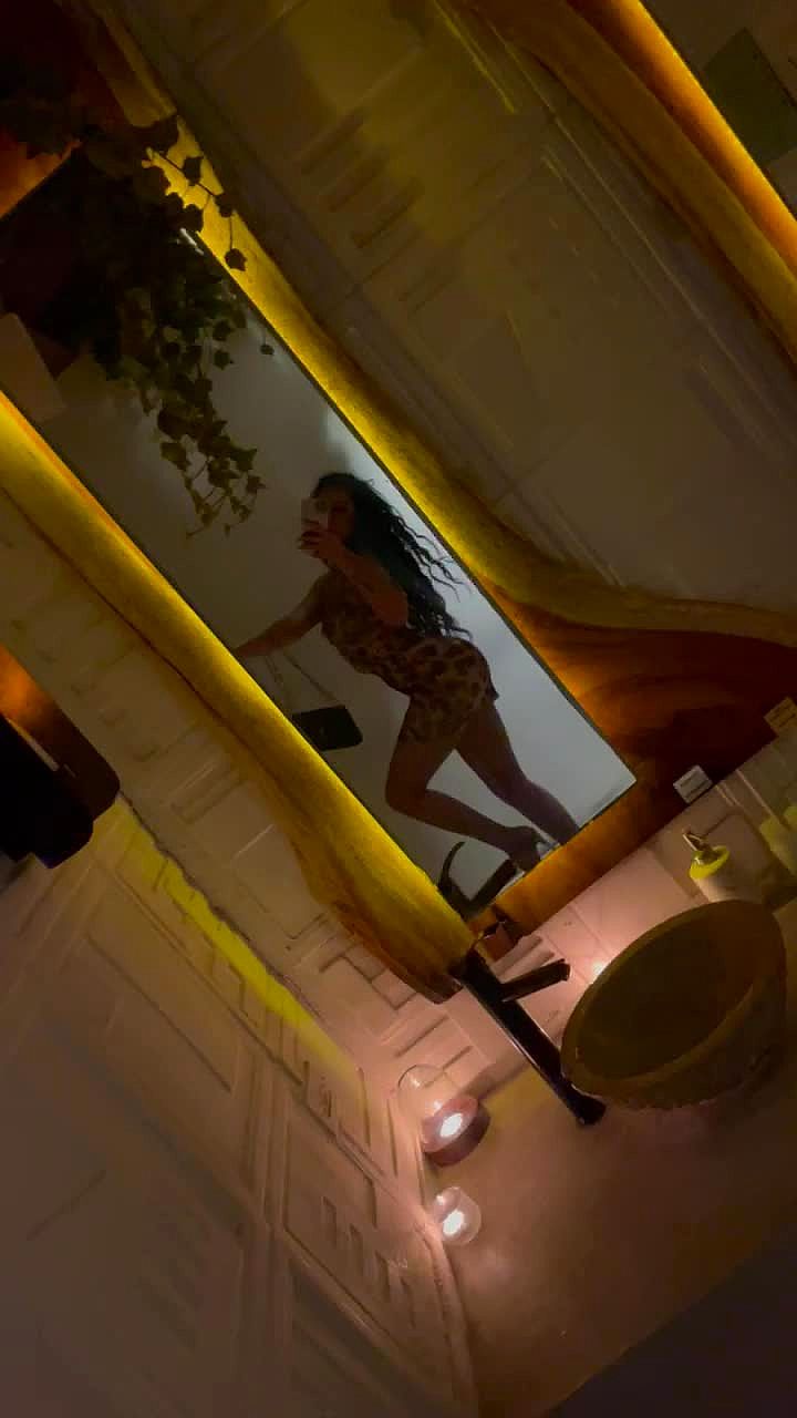 Layanaa Video Background