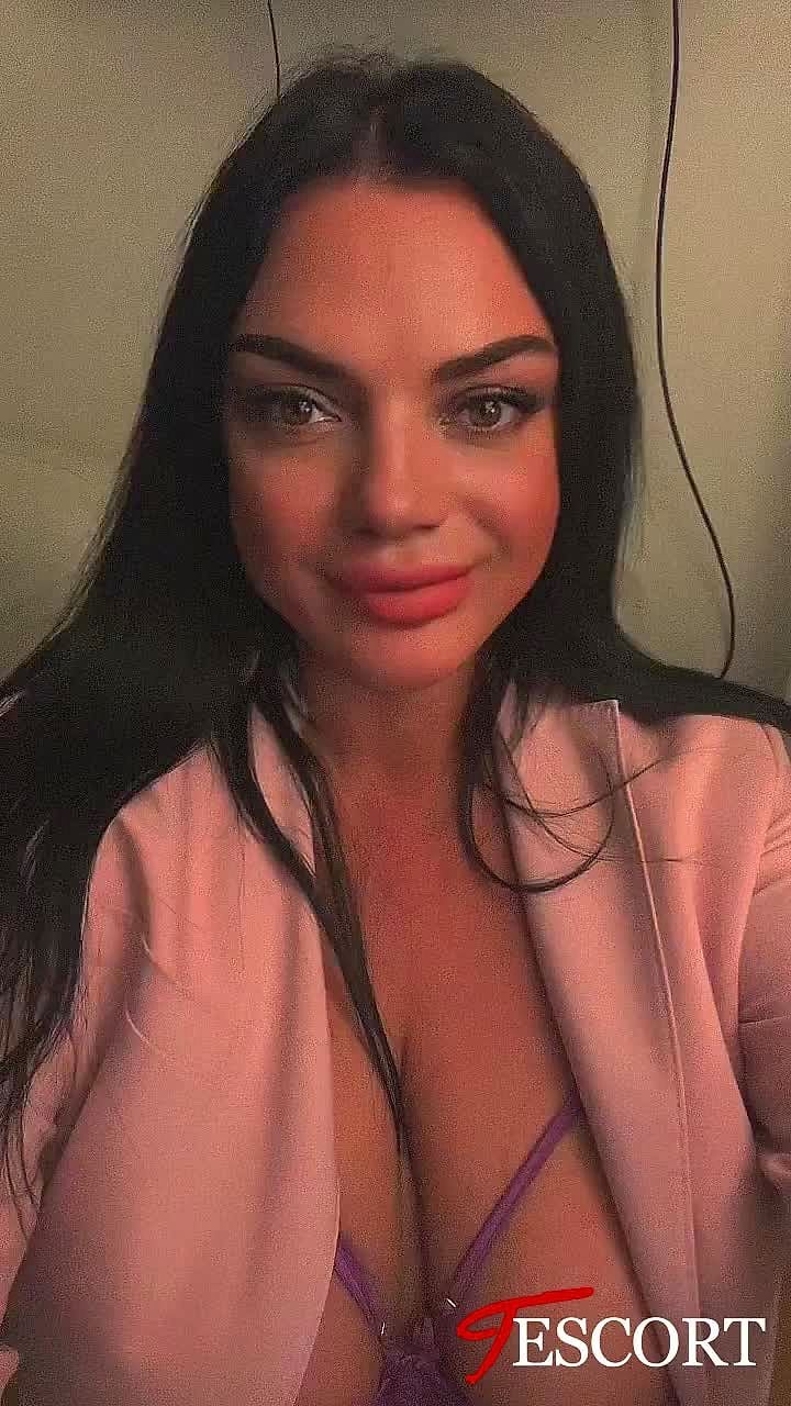 LOLA HOT — DUO BRULANT Video Background