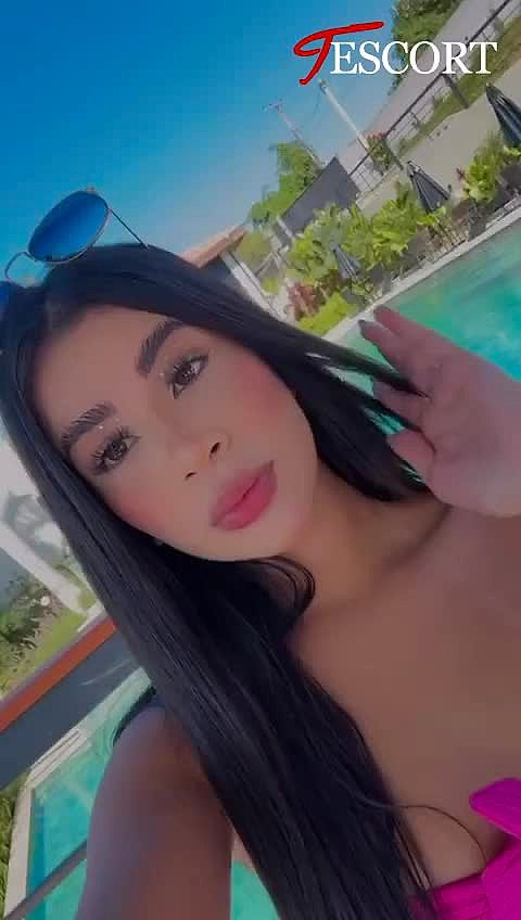 Sophia 19ans GFE Vidéo Arrière-plan