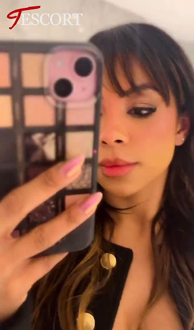 BIANCA PRADO 16eme Video Background