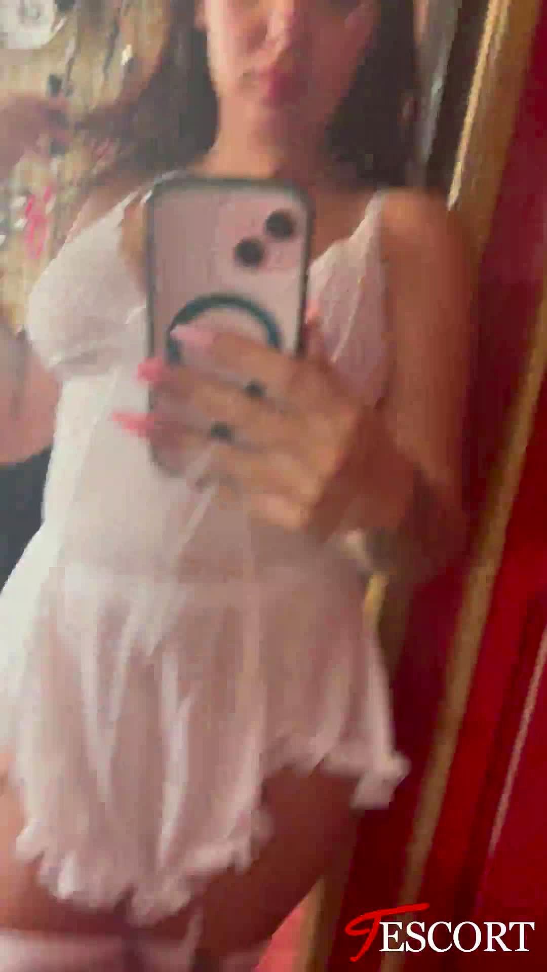 Yasmina Video Background