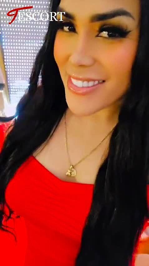 TrianayaraLeebel Video Background