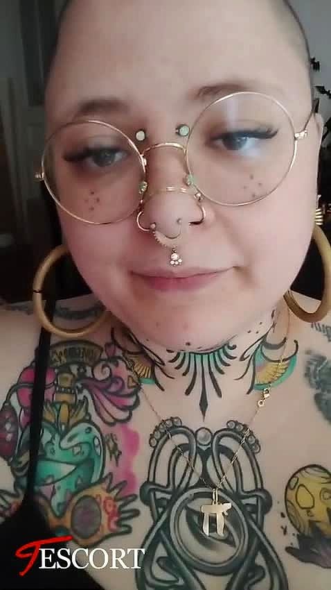 A Tattoogirl BBW Video Background