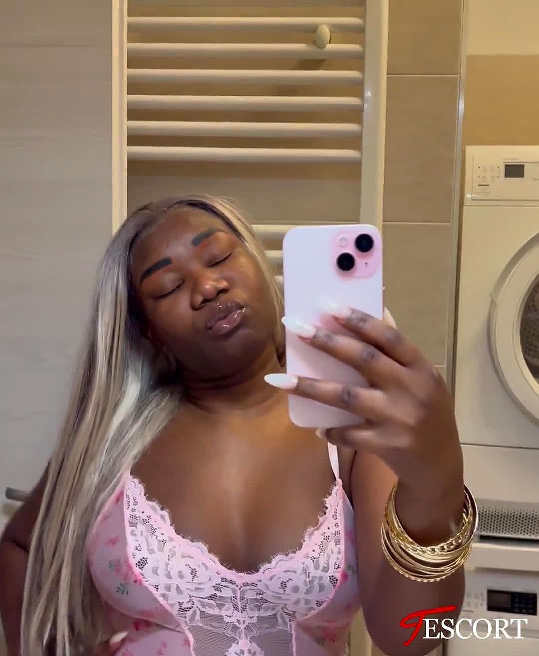 Ms curvy Video Background