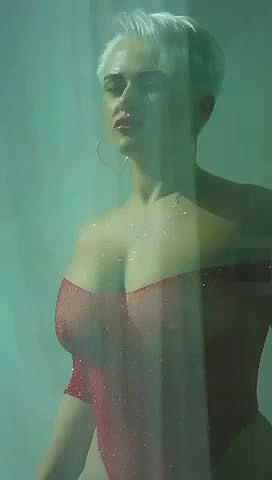 Anna A Vidéo Arrière-plan