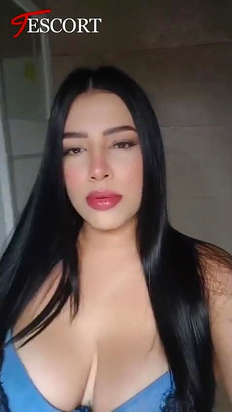 Leonella Video Background