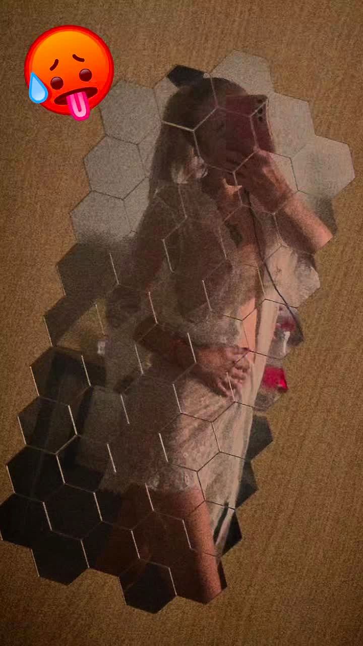 Emily29 Video Background