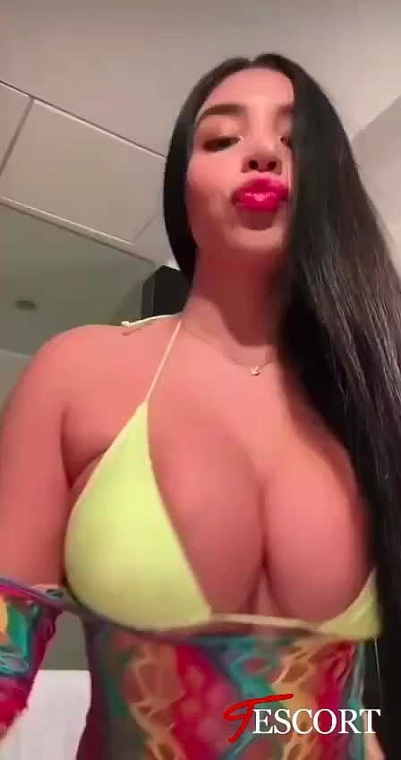 Dafne Video Background