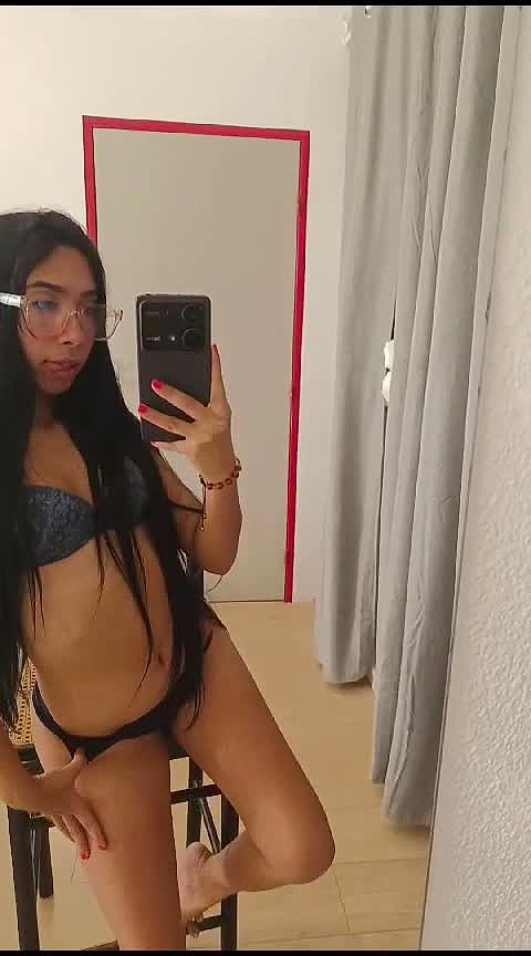 Andrea reeal Video Background