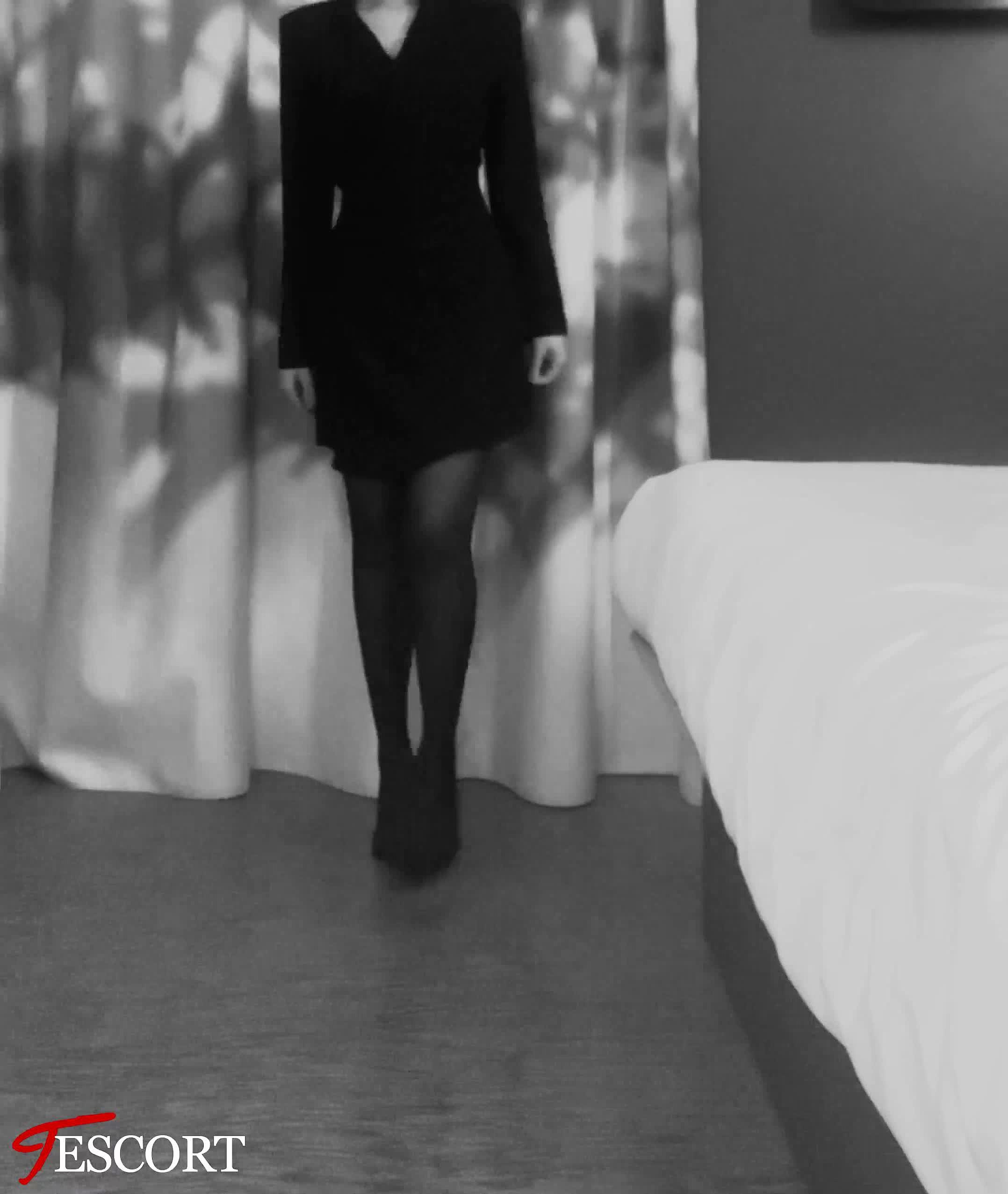 Isabeau Video Background