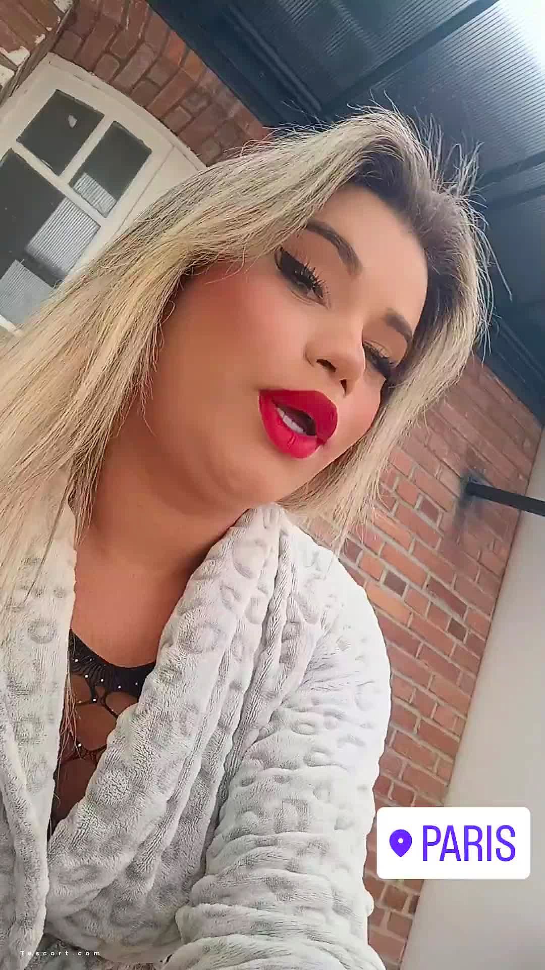 Fanny loira Vidéo Arrière-plan
