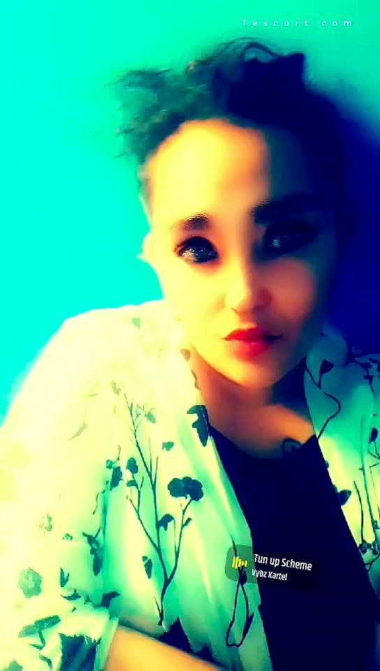 Louna Atten votre apelle vite Video Background