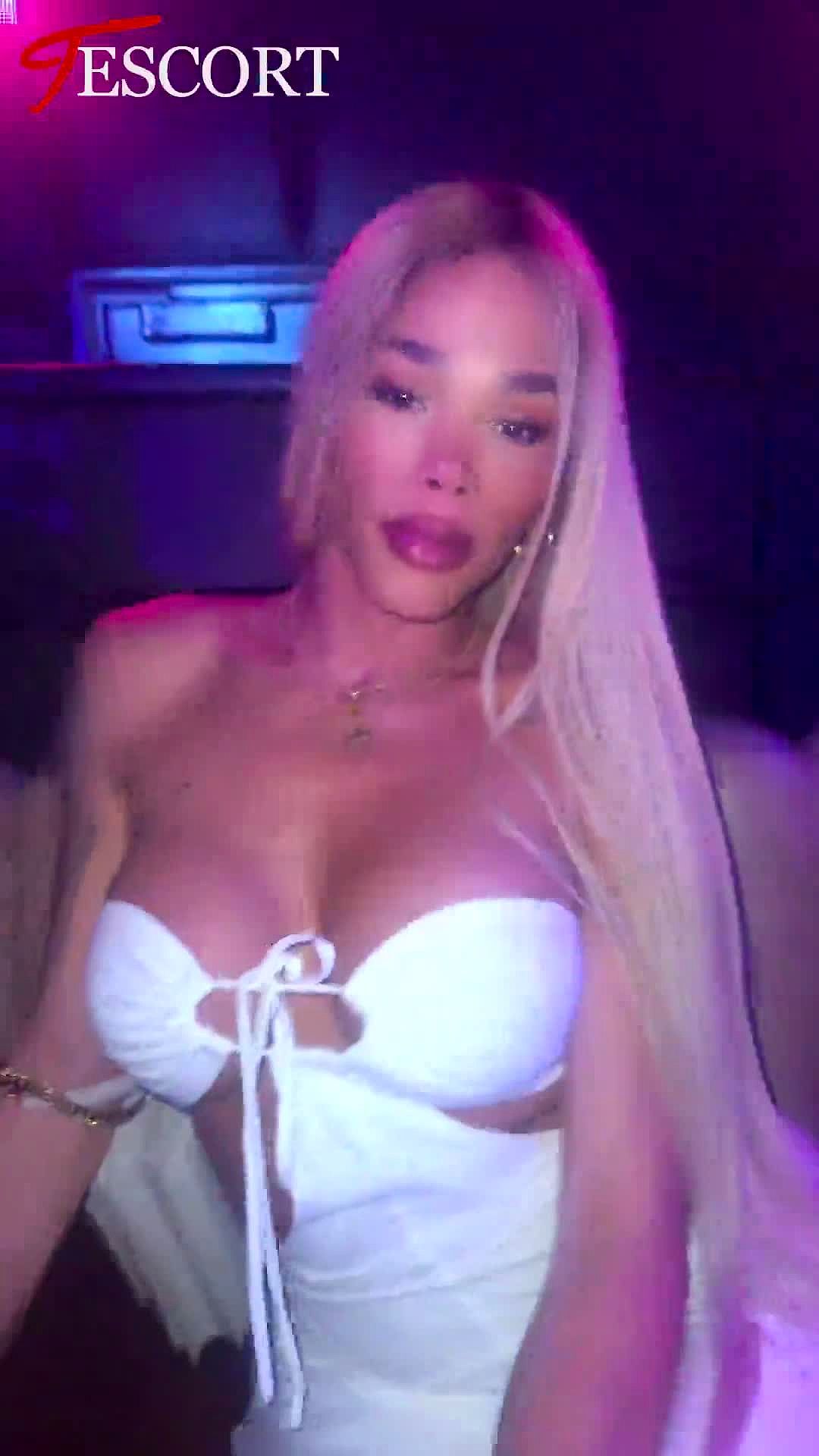BELLA BUGATTI HOT Vidéo Arrière-plan