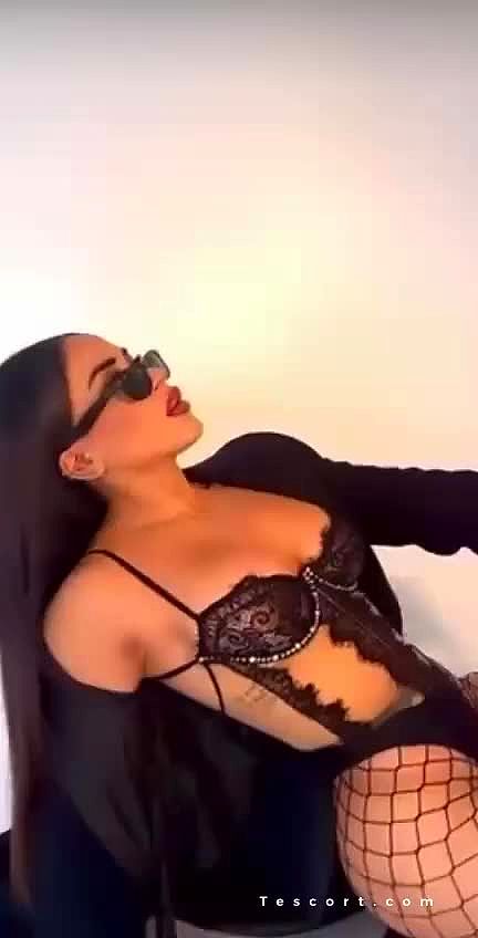 Fabiola Video Background