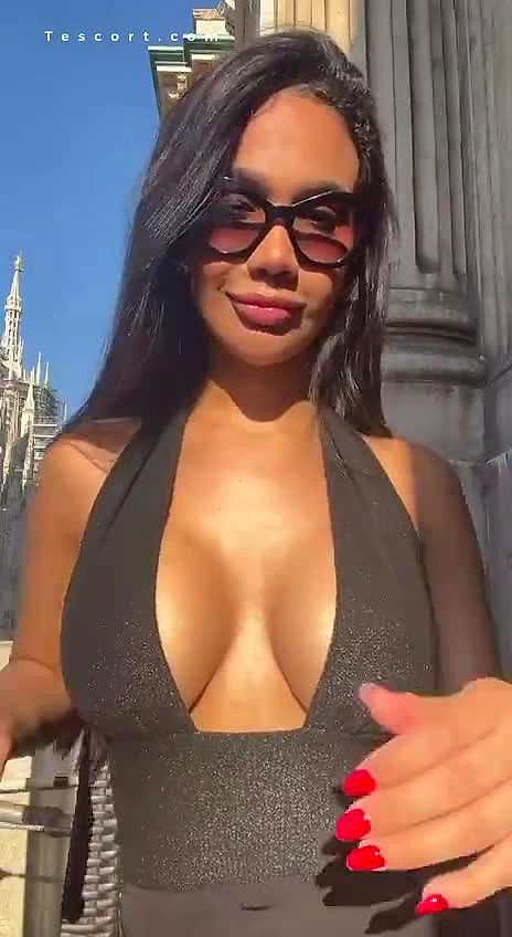 Helena Ferz Video Background