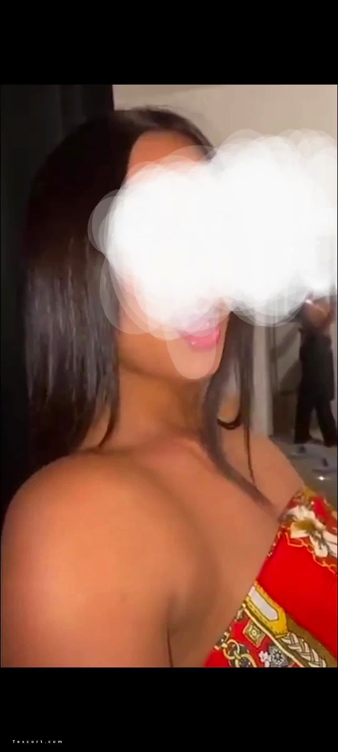 Ninadolcee Video Background
