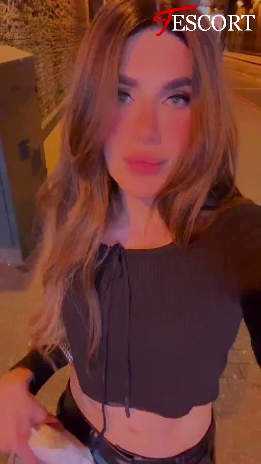 HUGE MIA Vidéo Arrière-plan