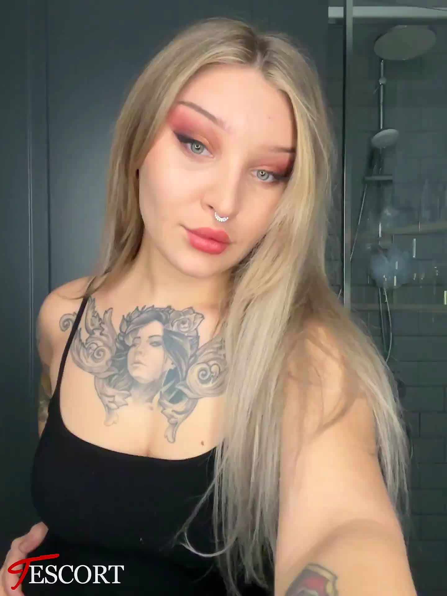 Gloria Video Background