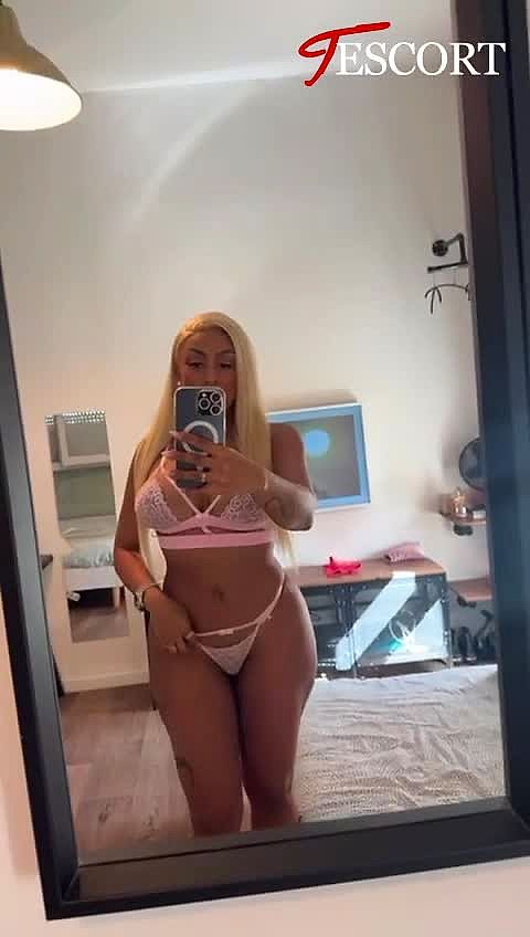 Sandra Video Background