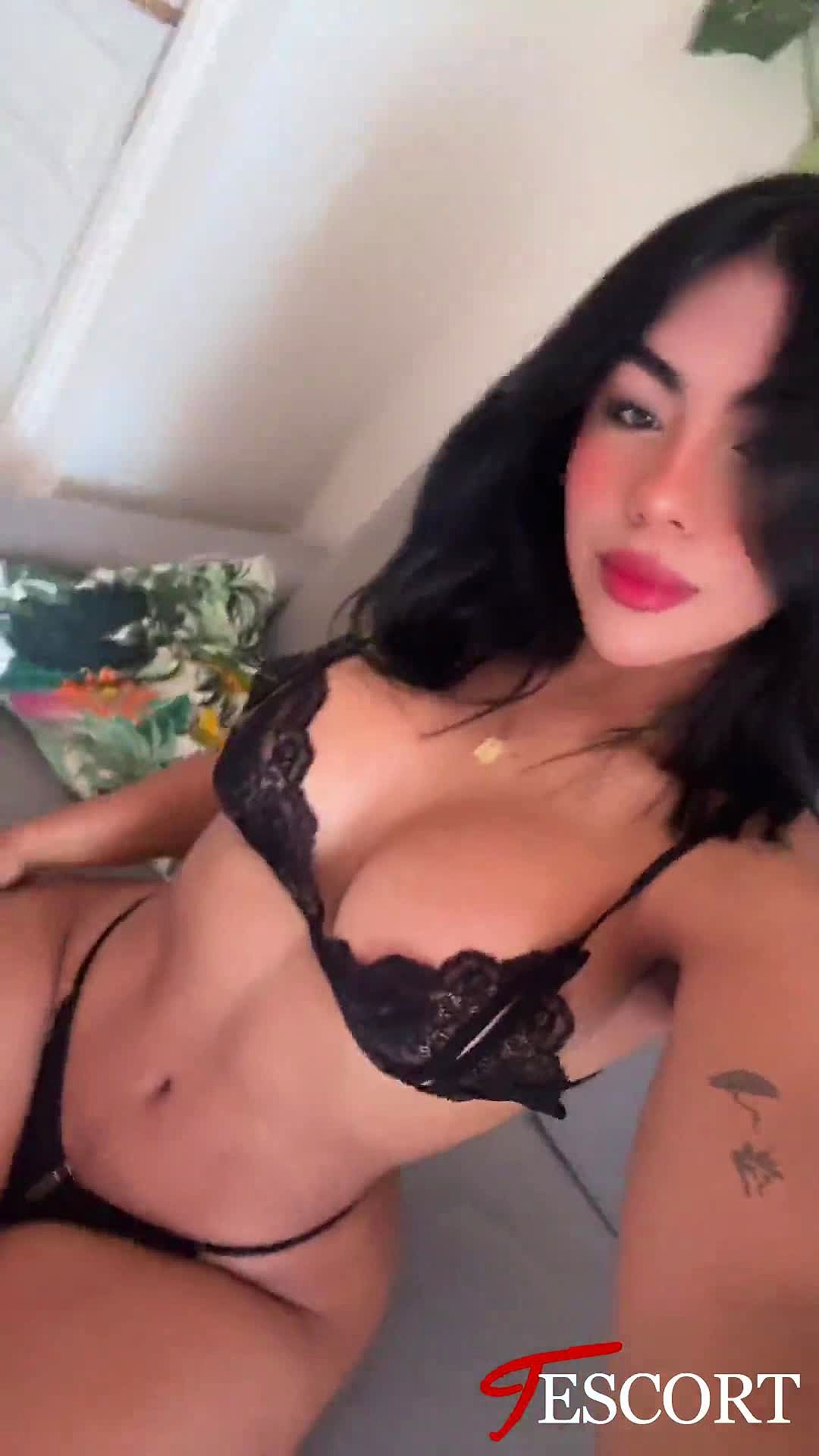 Mia Video Background