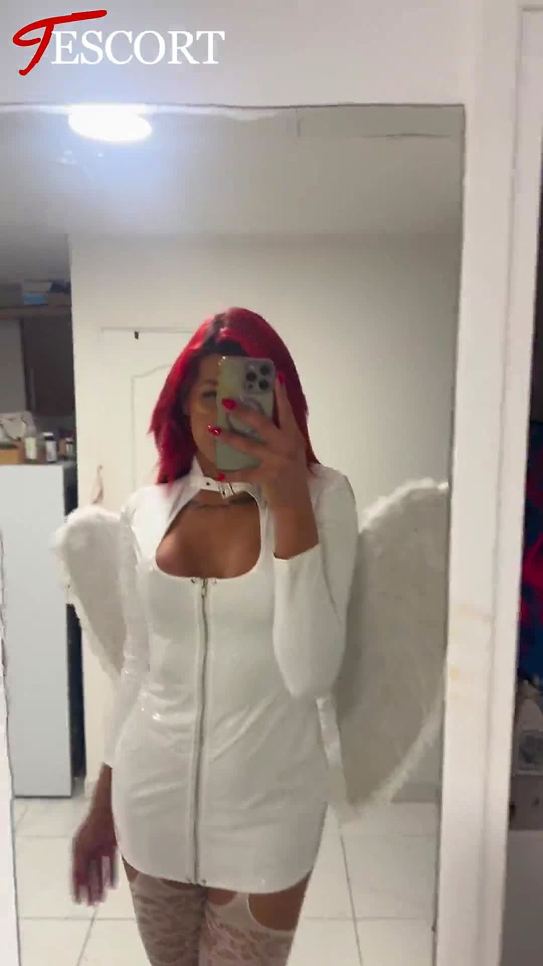 Nethelly Ferraz Video Background