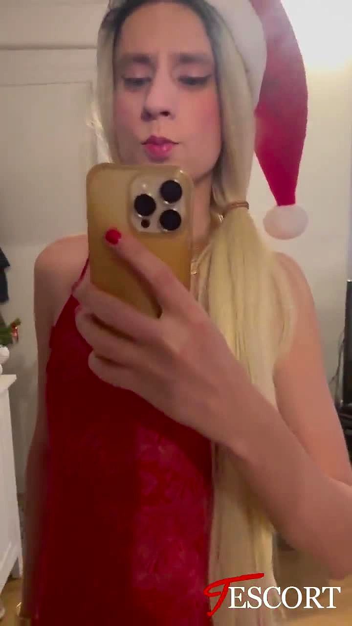 Lola Bracho Video Background