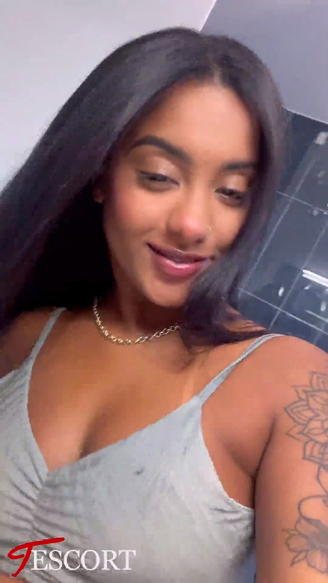 Ludy Martinelli Vidéo Arrière-plan