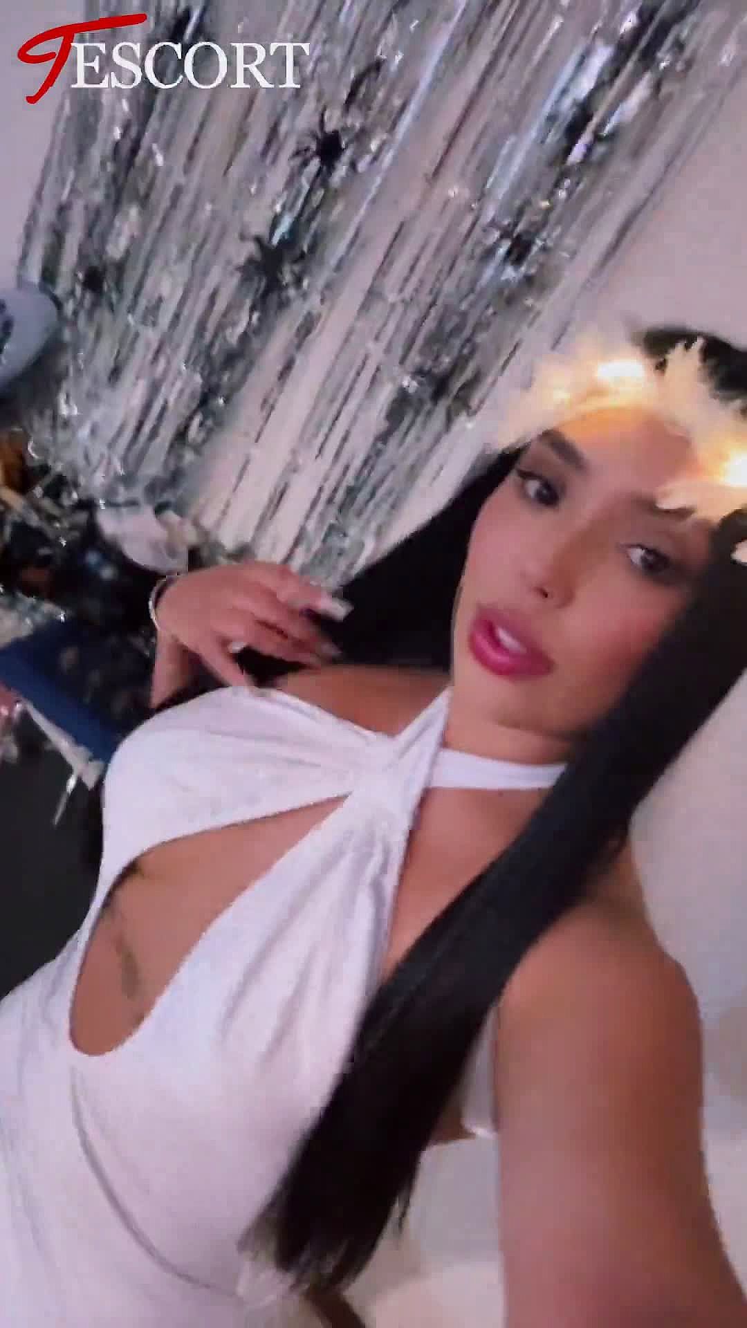 thainaamodler Video Background