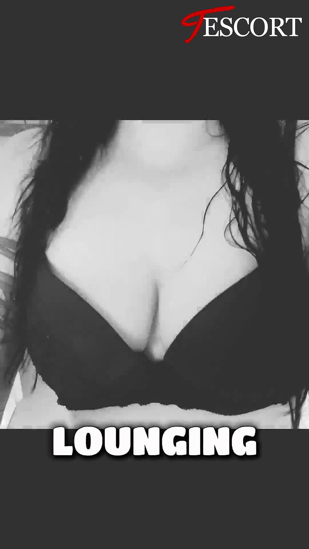 lylyy-hot Video Background