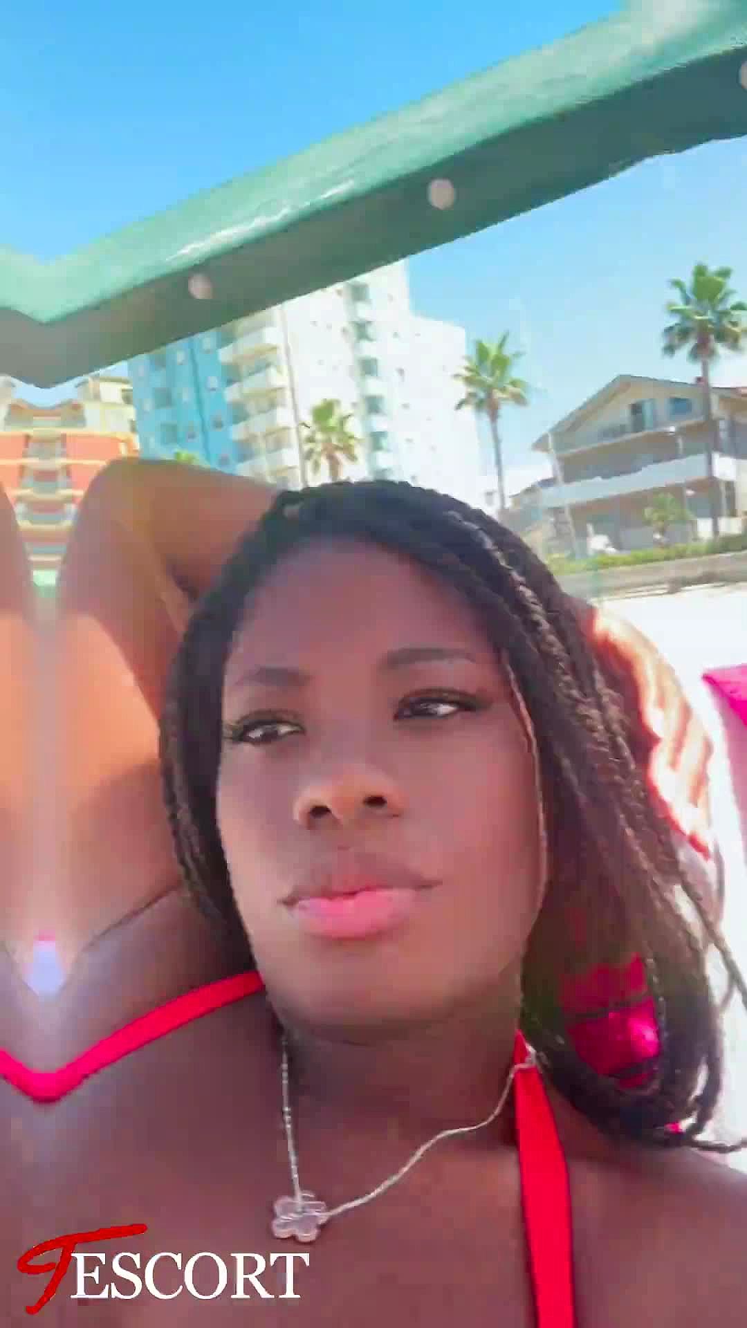 Caroline93 Vidéo Arrière-plan