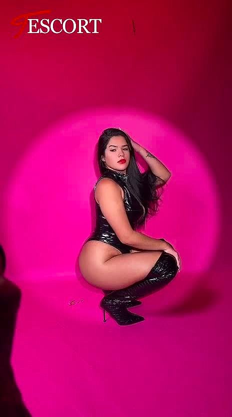 Kimi Belle Video Background