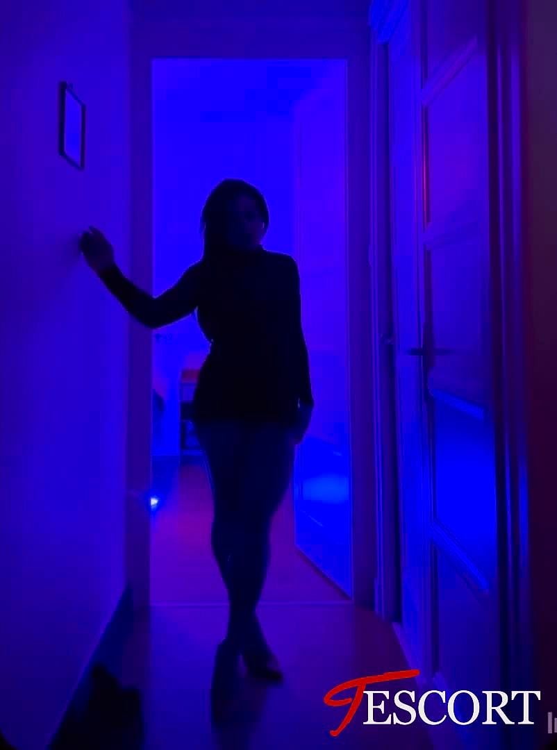 LunnaDominatrix Video Background