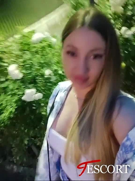 Suzanne Video Background