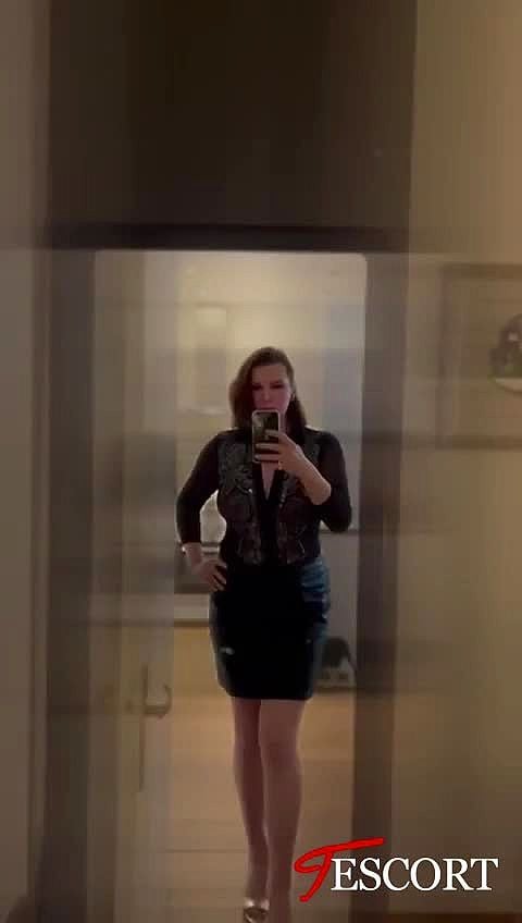 Mia_Luxe Video Background