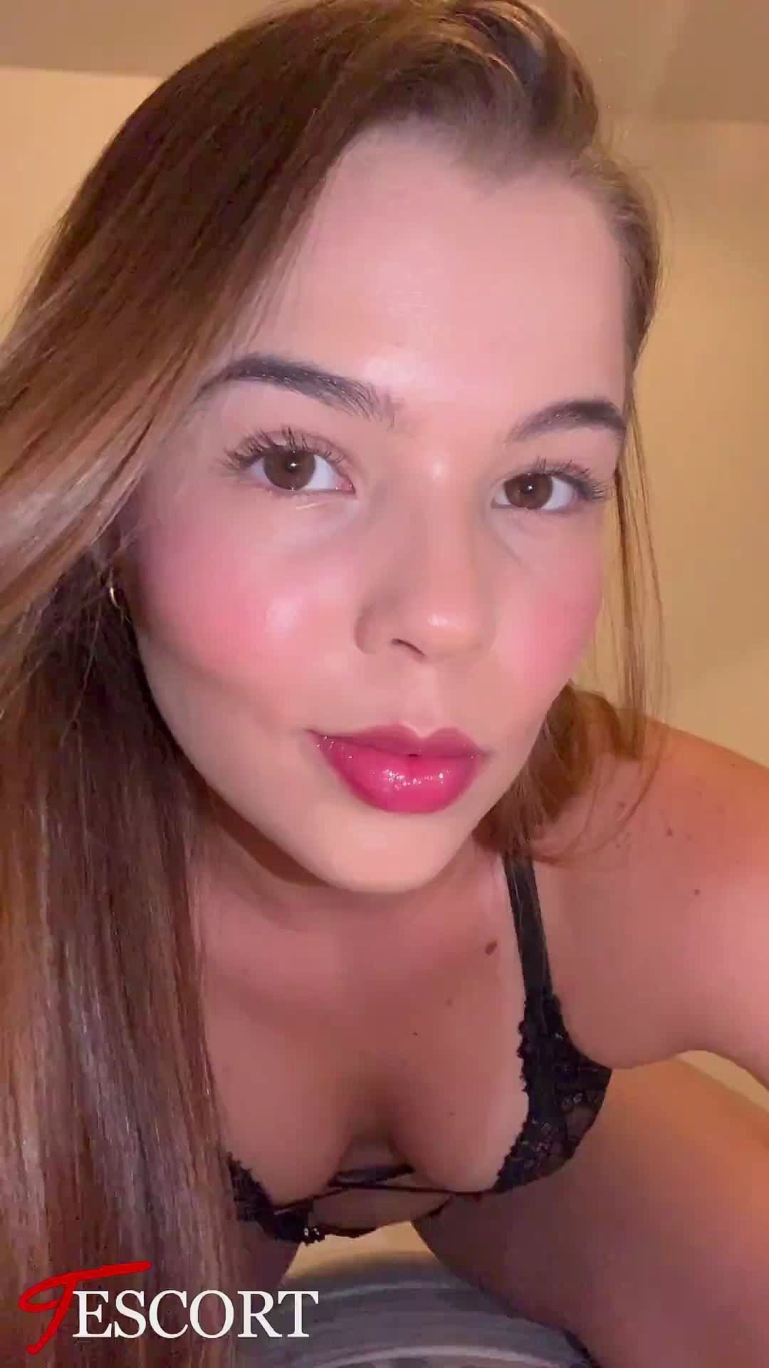 Lua Soares Video Background