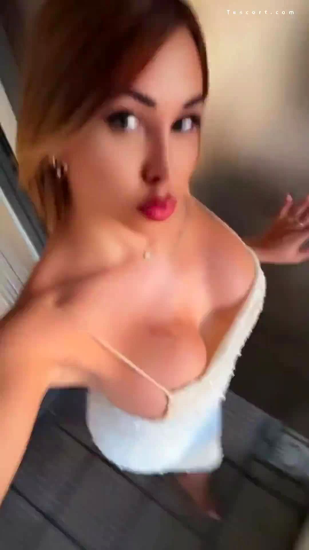 Miss Morgane Video Background