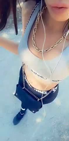 ManelleSexy Video Background