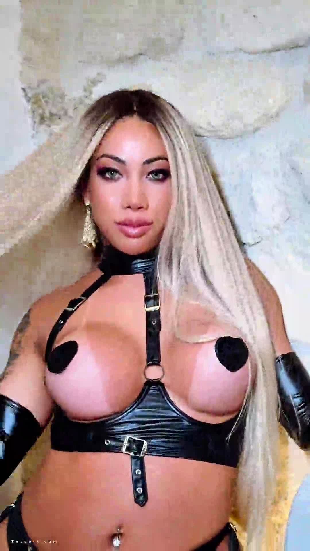 Paola Amorim Video Background