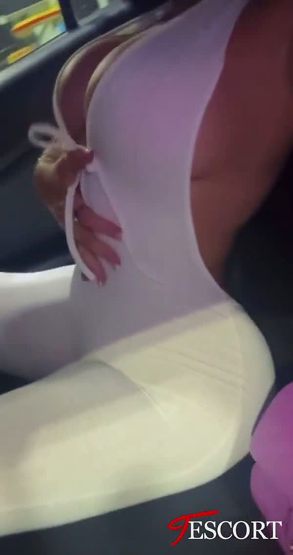 Aaliya Paris Video Background