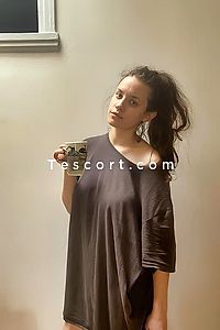 Yasmine - Escort Girl La Couronne