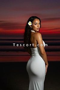 Leyna - Escort Girl Grenoble