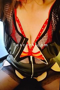 Bella - Escort Girl Lens